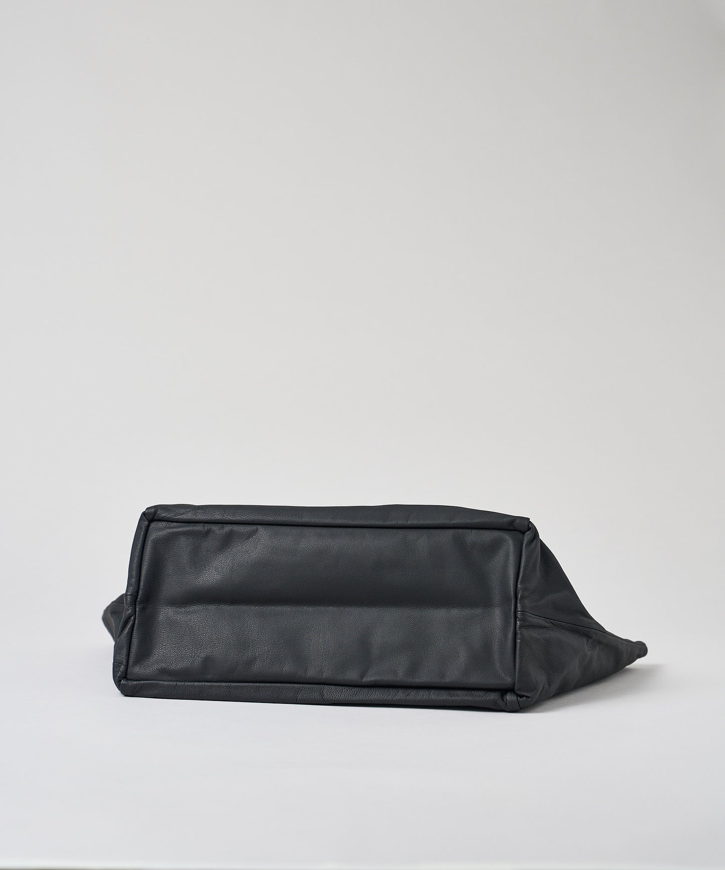 #11《Limited 20%》Dachs tote bag M (black) / goatskin "BARE"