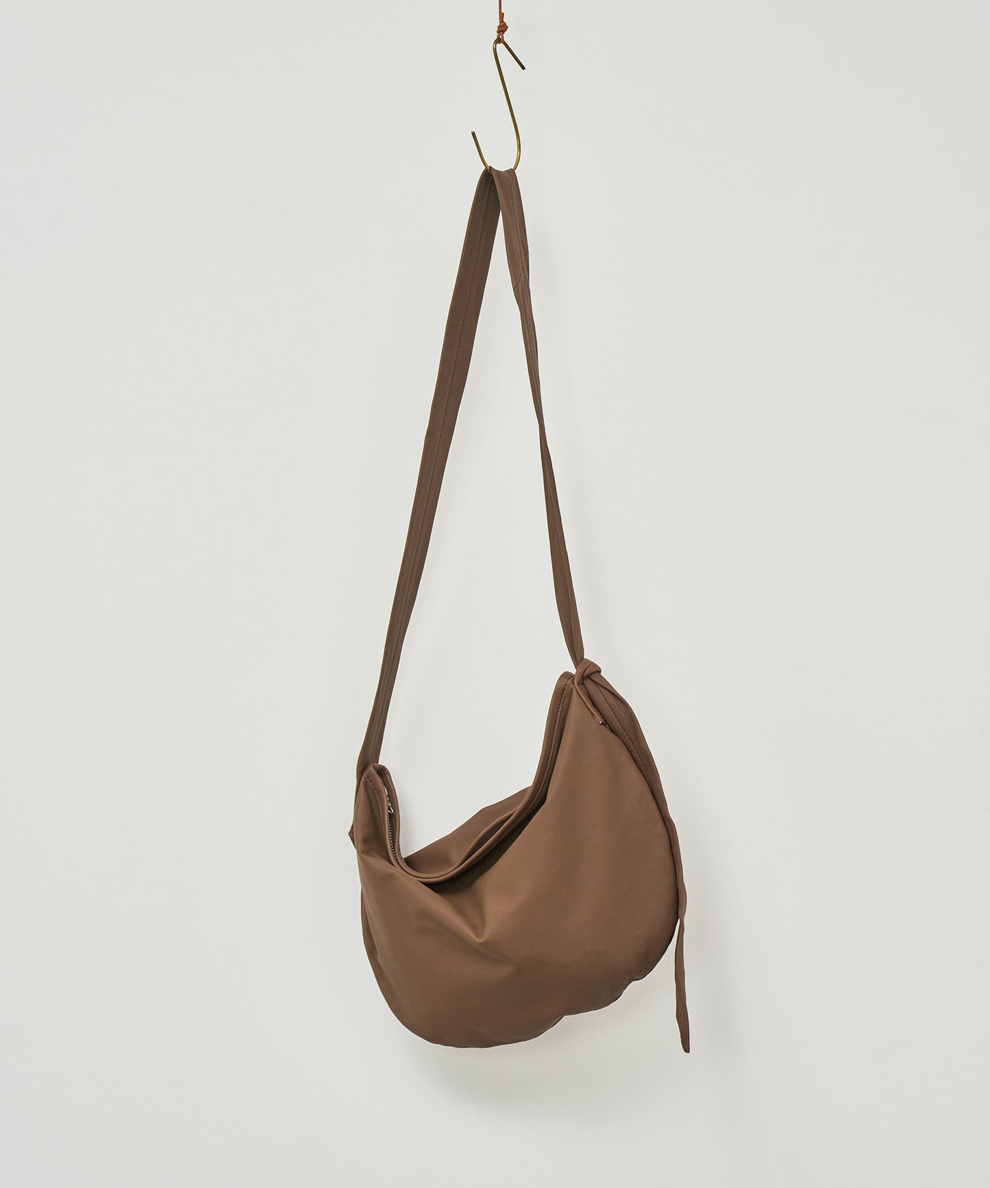 #11/ Circle shoulder bag S (dark brown) / goatskin "BARE"