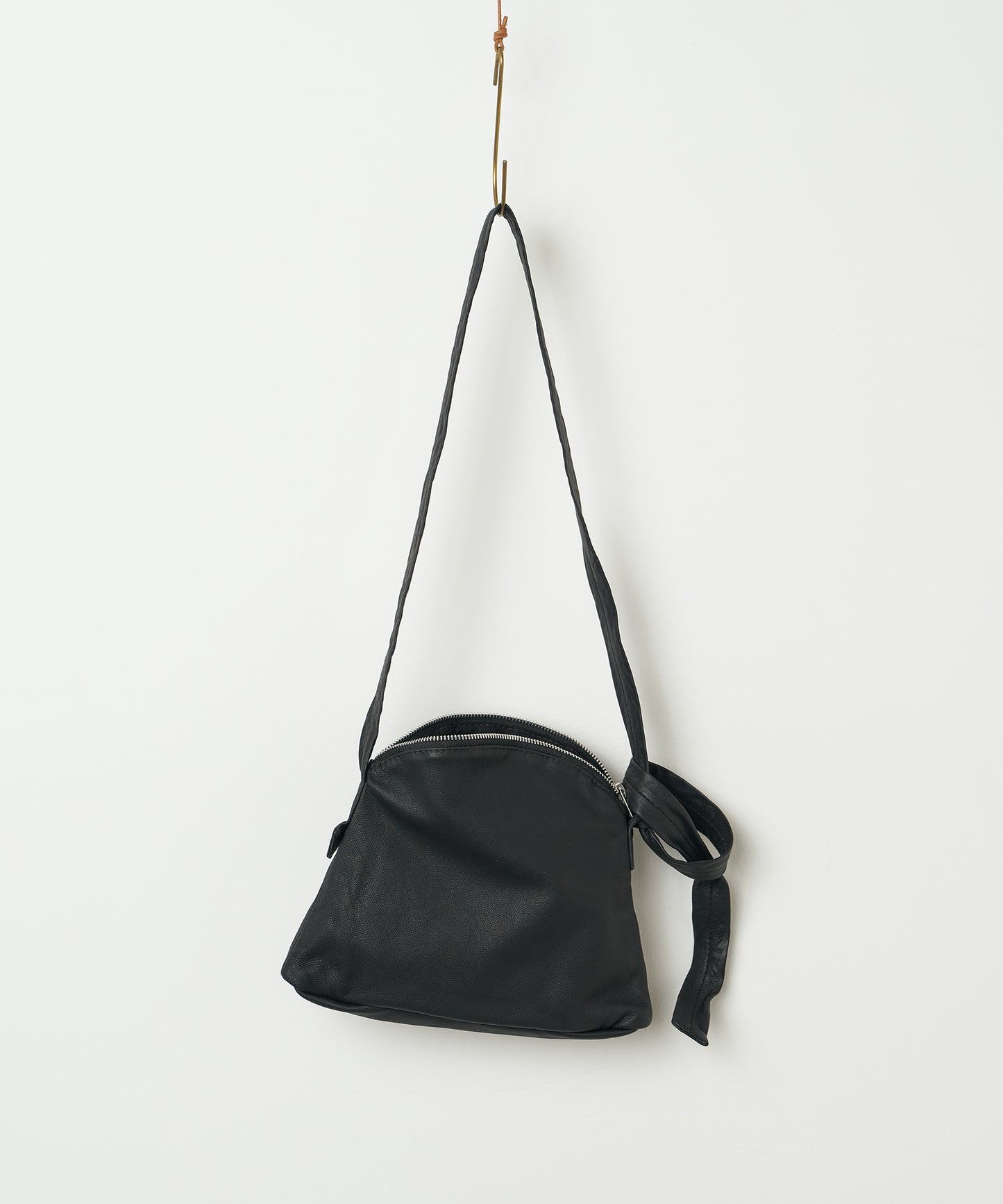 #11/ Arch Zip 单肩包(黑色)/ 山羊皮“BARE”