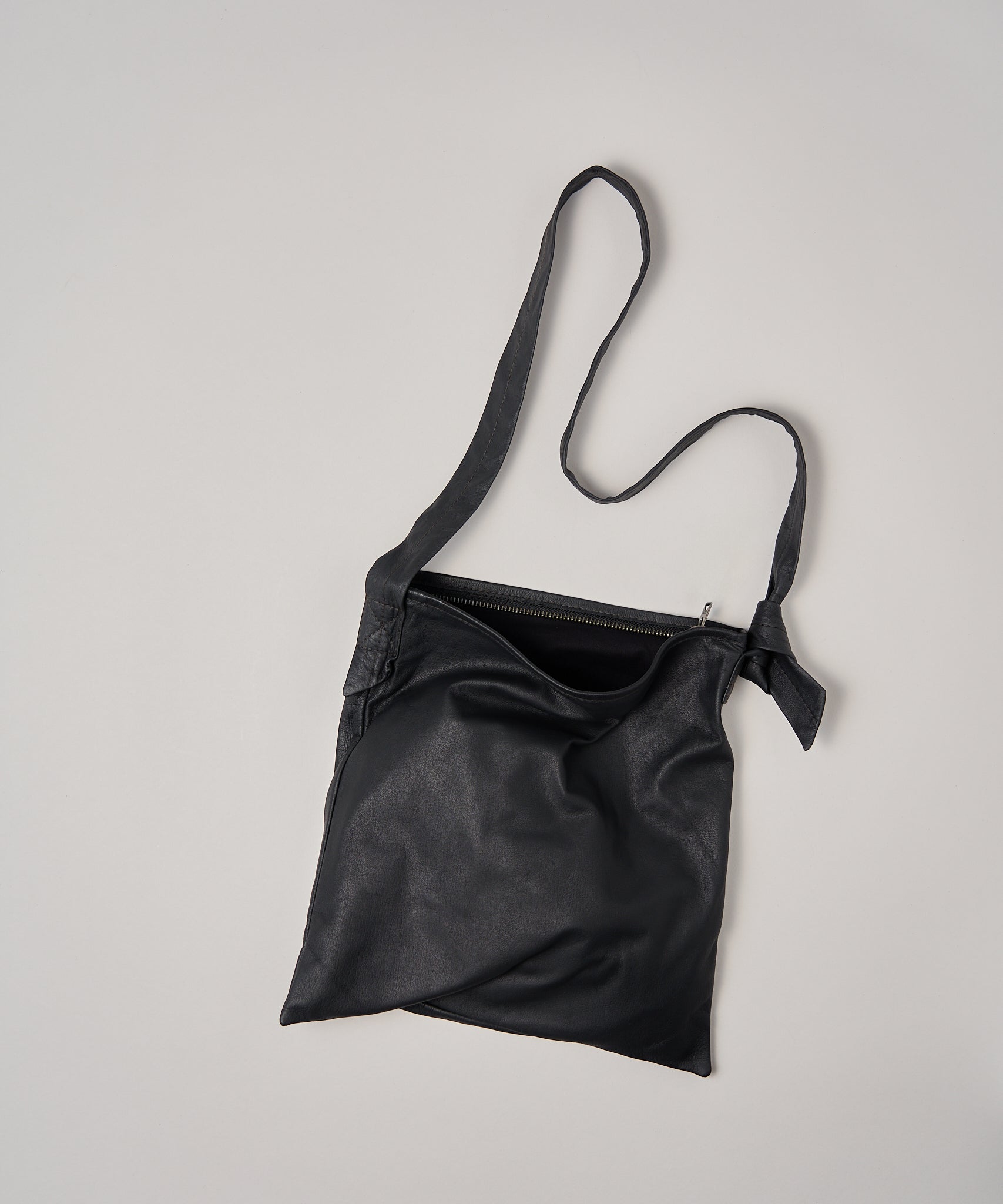 REN / Tokyo 】Adjustable Goat Leather Shoulder Bag - Soft, Square