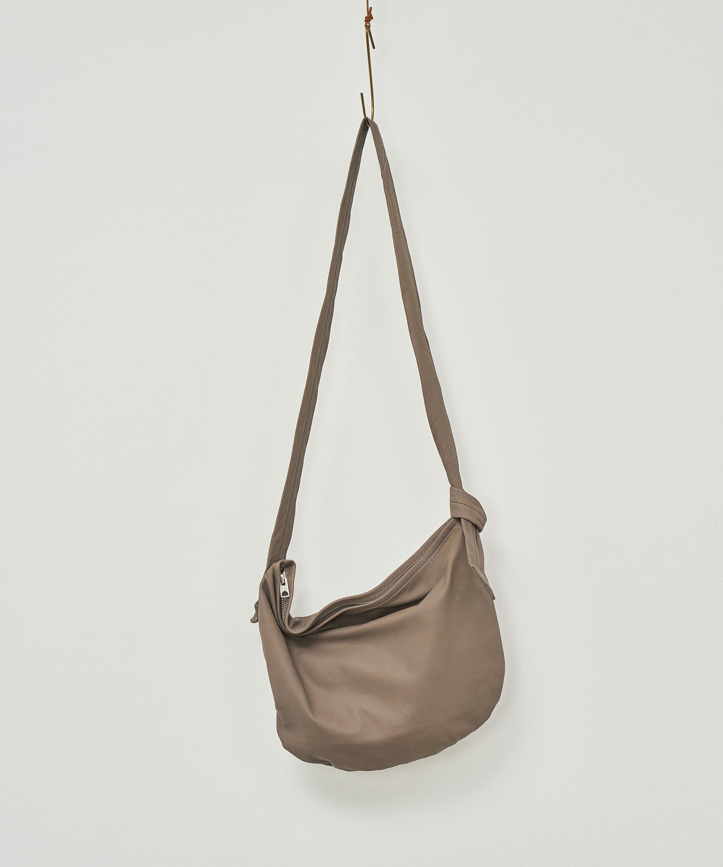 Circle shoulder bag S - Greige / goatskin Bare