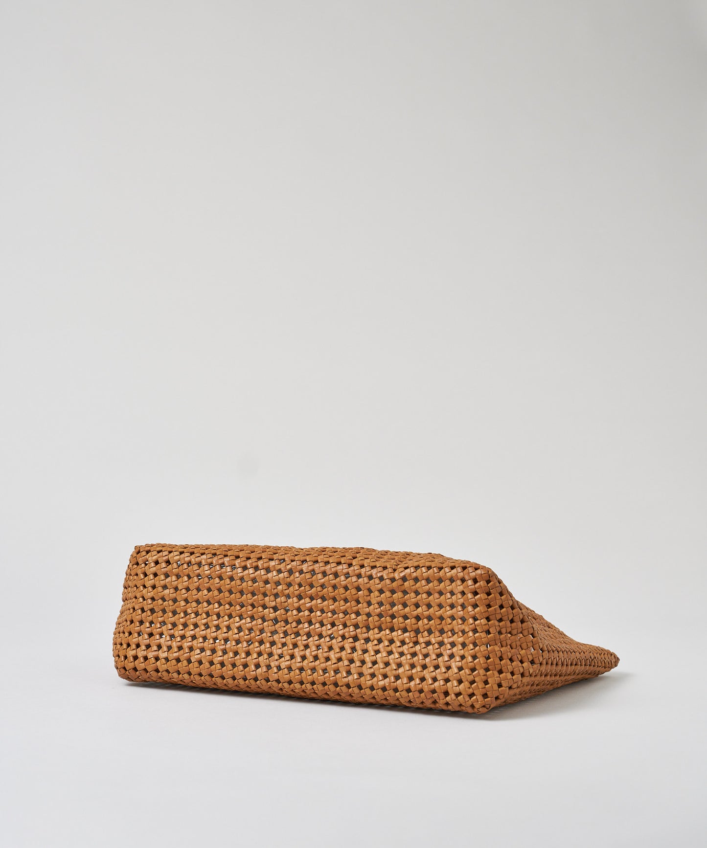 #16/ 籃子手提包 M(駝色)/ 山羊皮“GOAT MESH”