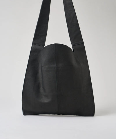 Reji bukuro sling type L / pigskin Hallie