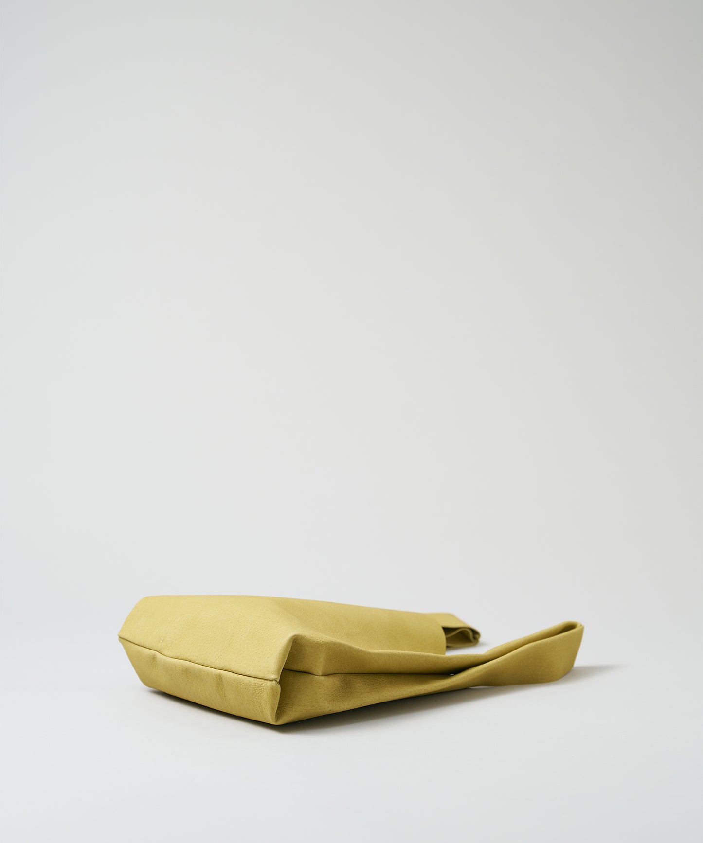Reji bukuro - pistachio yellow / pigskin Hallie