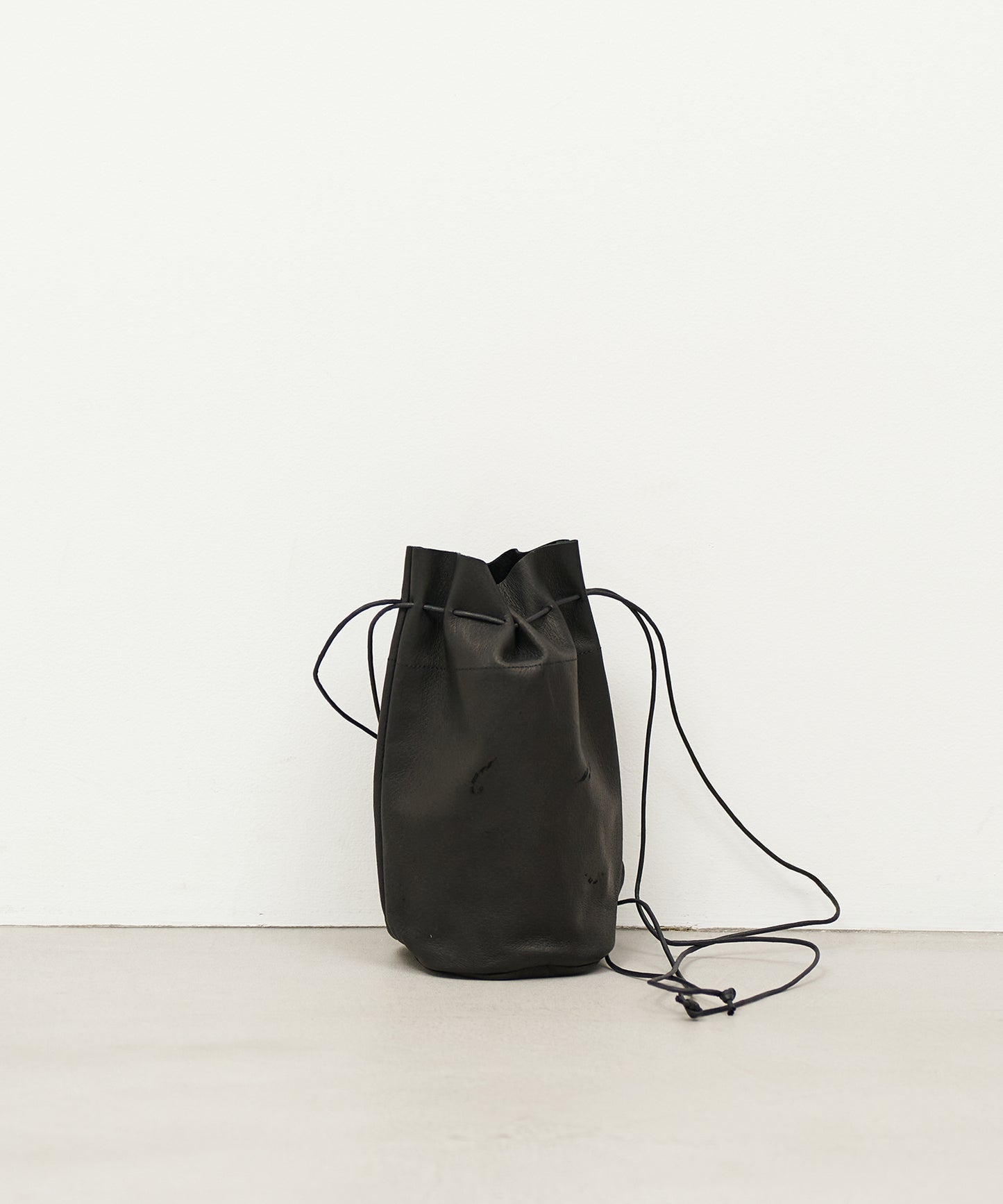 #30/ 罐瓶(黑色)/ 猪皮“HALLIE”