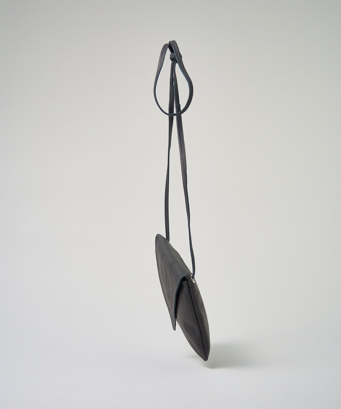 #30/ Triangle flap (black) / Pigskin "HALLIE"