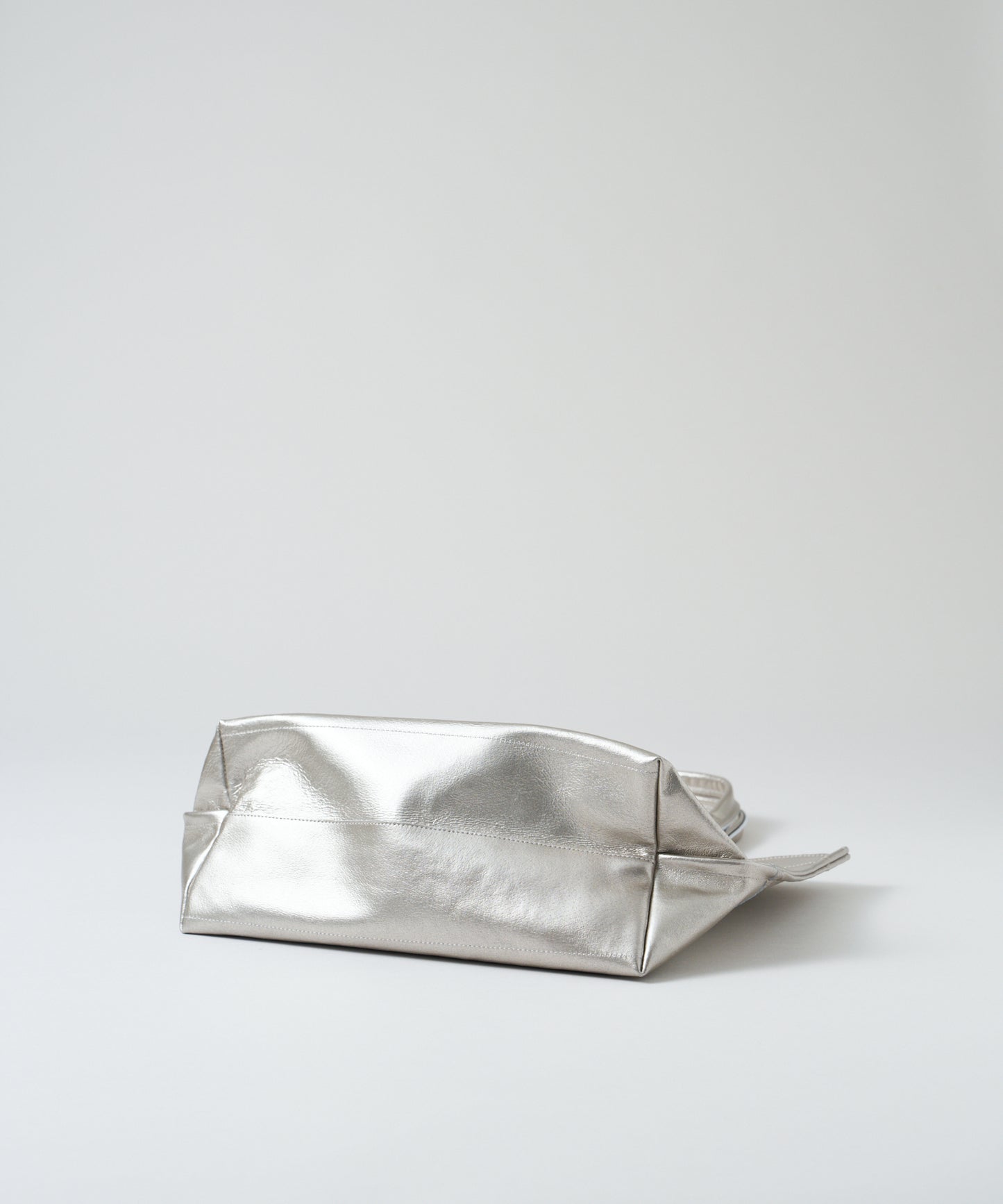 #36/宽版托特包M(银色)/猪皮“LUSTRA”