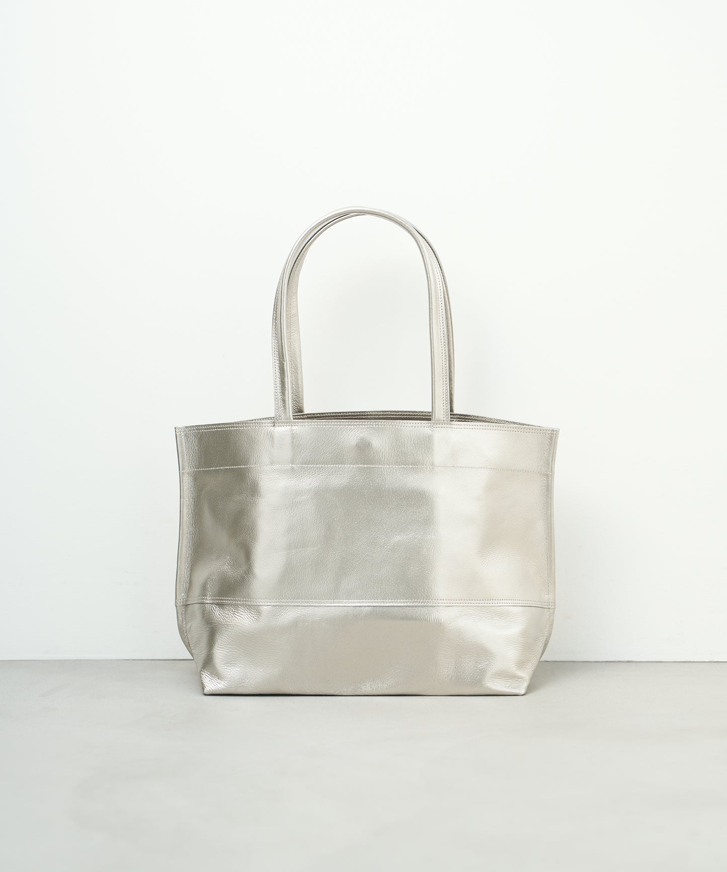 Wide tote M - Silver / pigskin Lustra