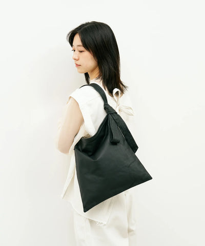 Zip square shoulder bag S - Black / goatskin Bare