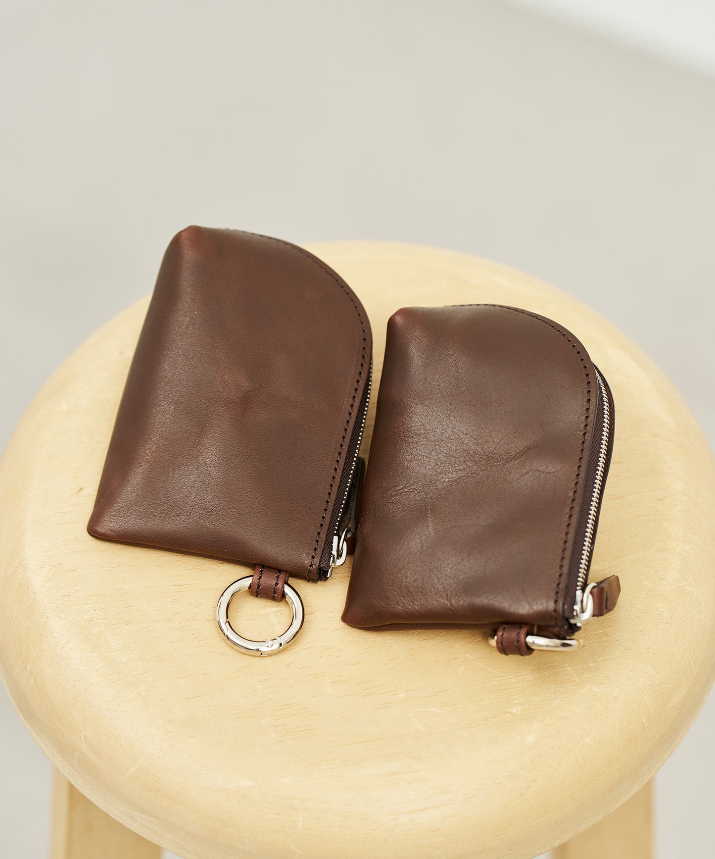 Pebble Pod - Bitter brown / cowhide Alabaster