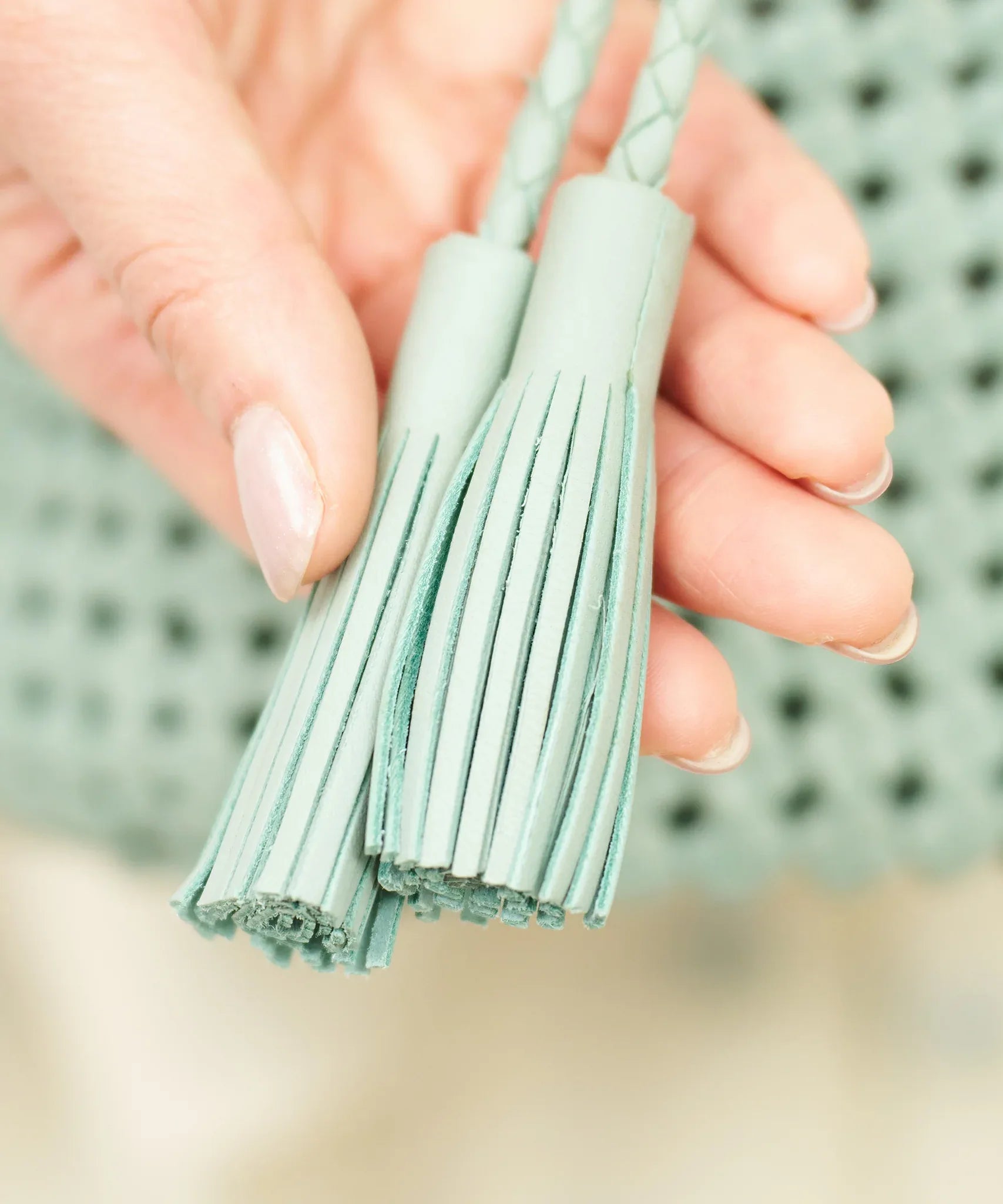 Tassel bottle shoulder (sage green) / goatskin