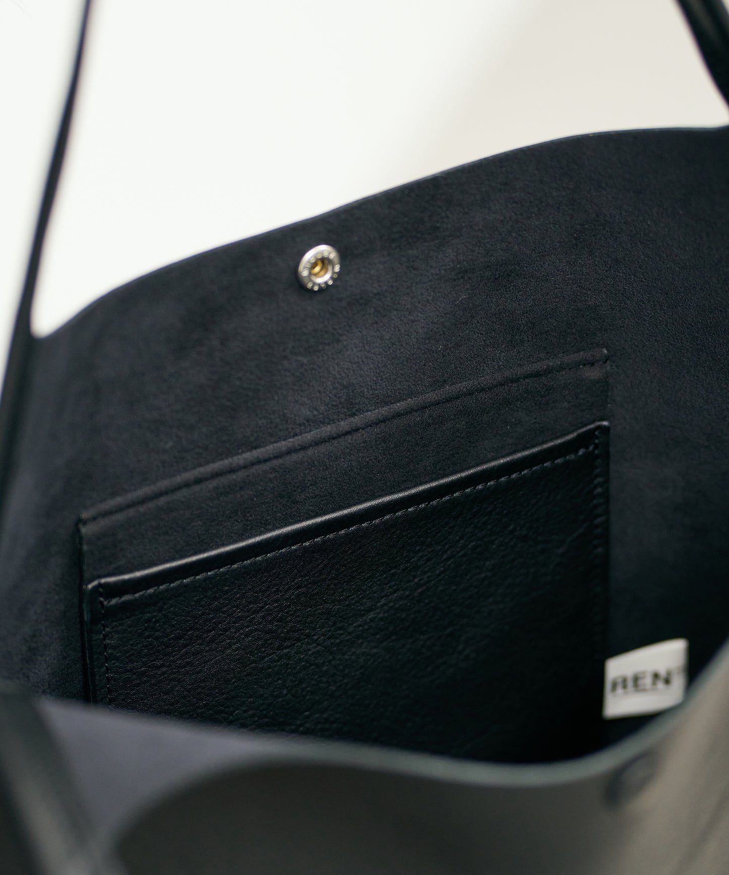 EOS / #52 / 圓形手提包 / 牛皮“VALENCIA”