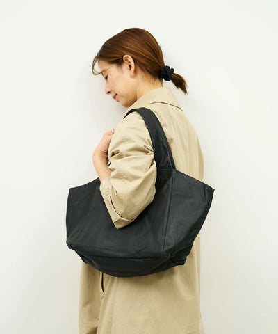 Dachs tote M - Black / goatskin Bare