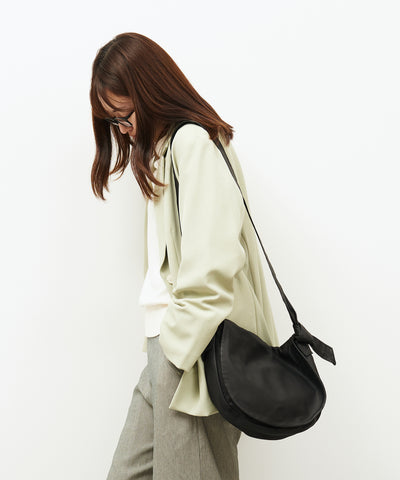 #11/ 圓形翻蓋單肩包 (黑色) / 山羊皮“BARE”