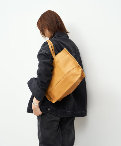 #30 / 寬版手提包 M / 豬皮“HALLIE”