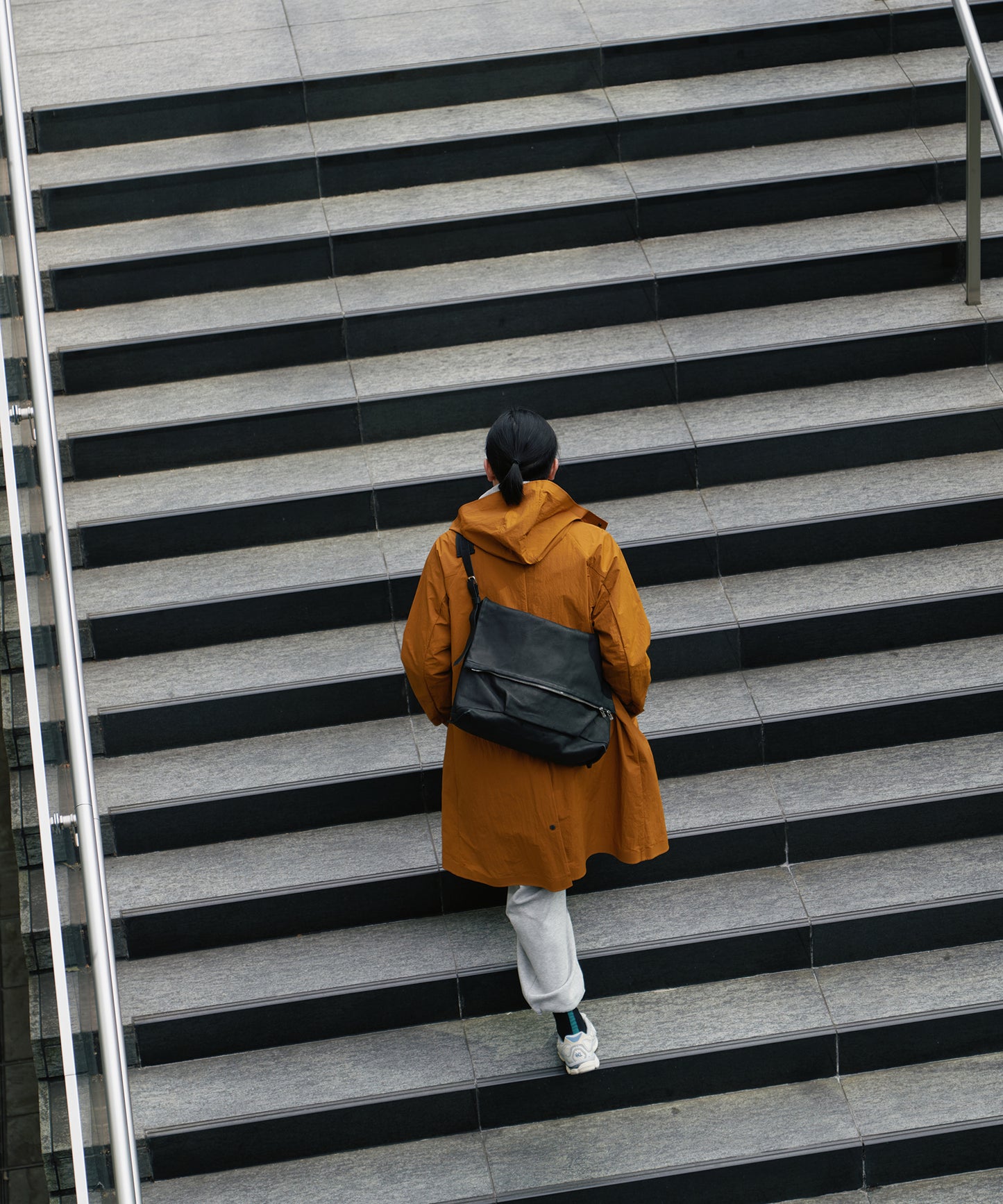 #30 / 寬大手提包 L / 豬皮“HALLIE”