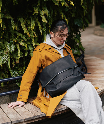 Flap Pocket Messenger - black / pigskin Hallie