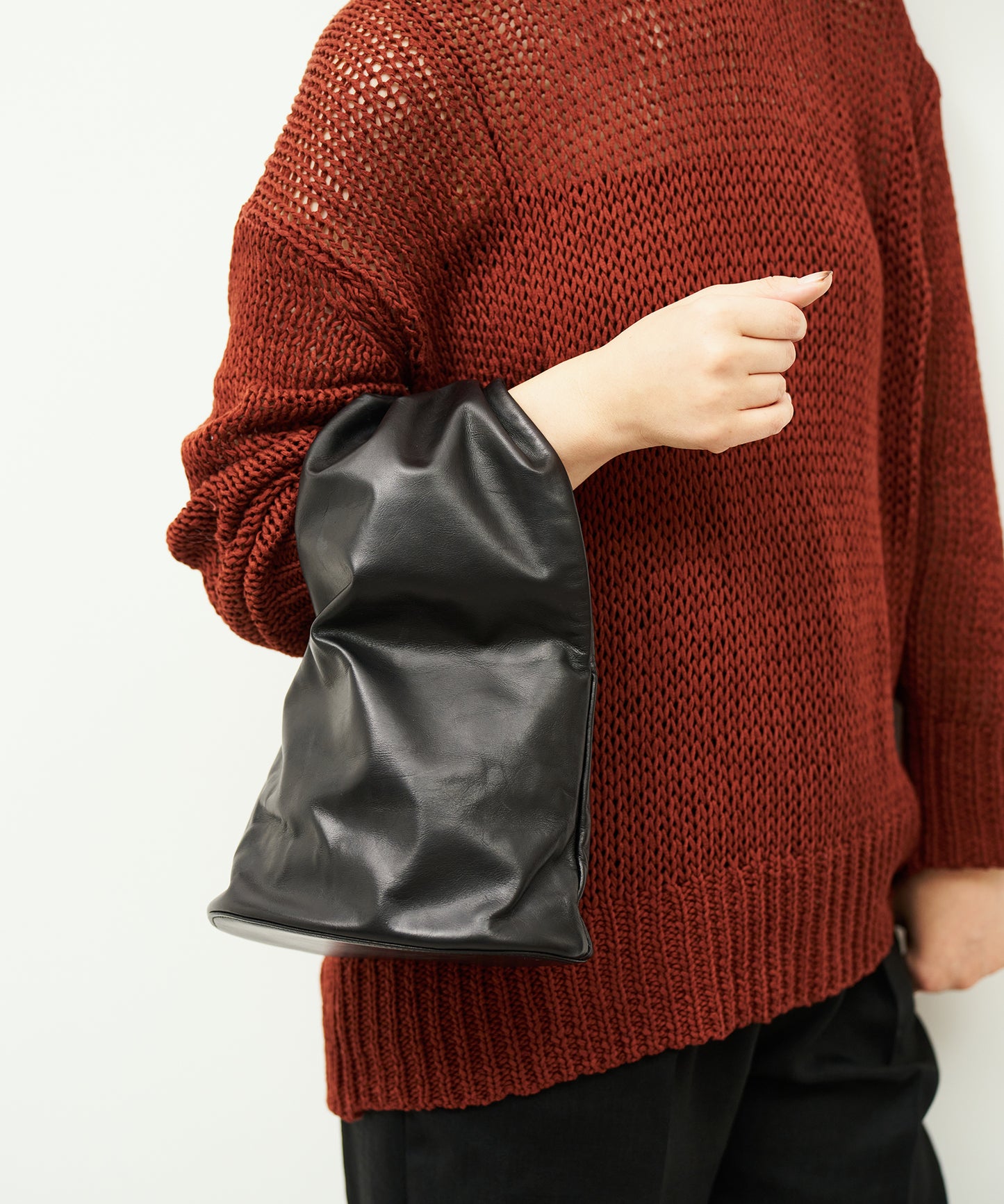 #45/ 袖托特包 (黑色) / 牛皮 "APERTO"