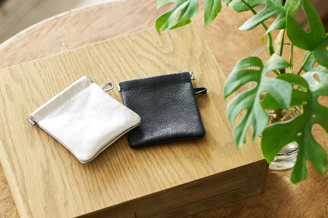 《GIFT》Autumn Arrives, with a Small Gift — A Leather Frame Pouch