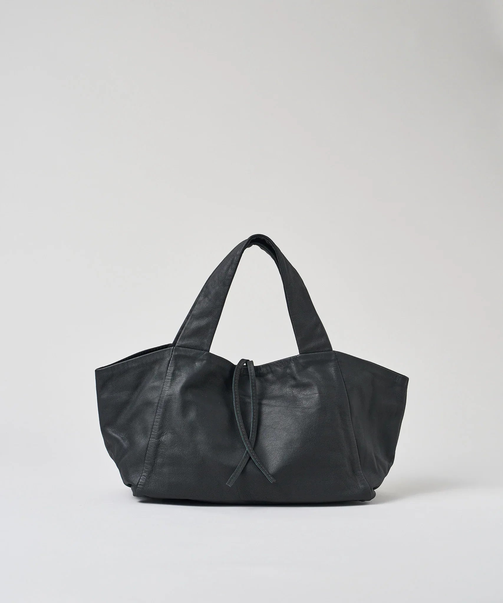 Tote Bags by REN – Minimalist & Versatile Designs for Daily Use