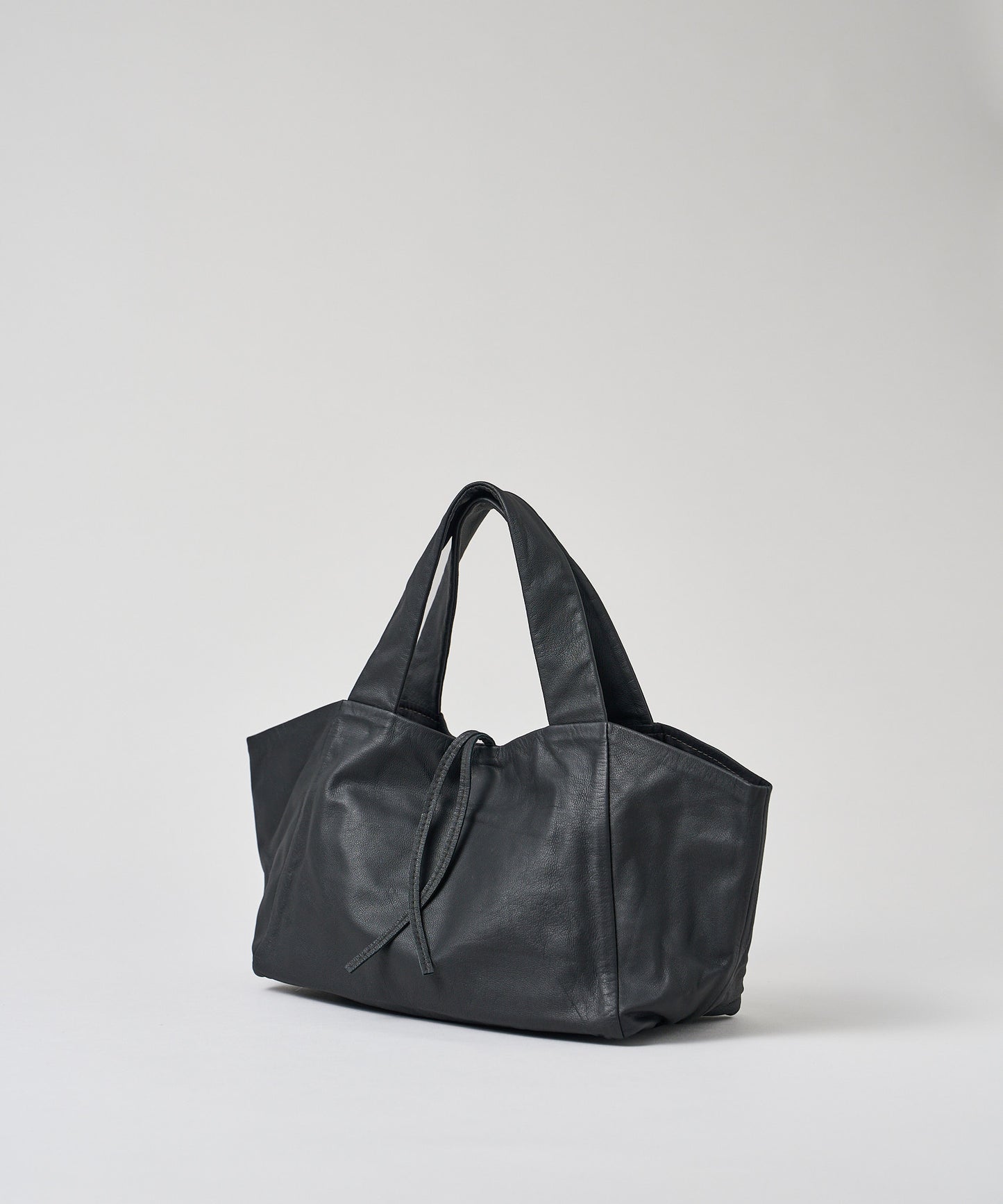 #11/ Dachs 手提包 S（黑色）/ 山羊皮“BARE”