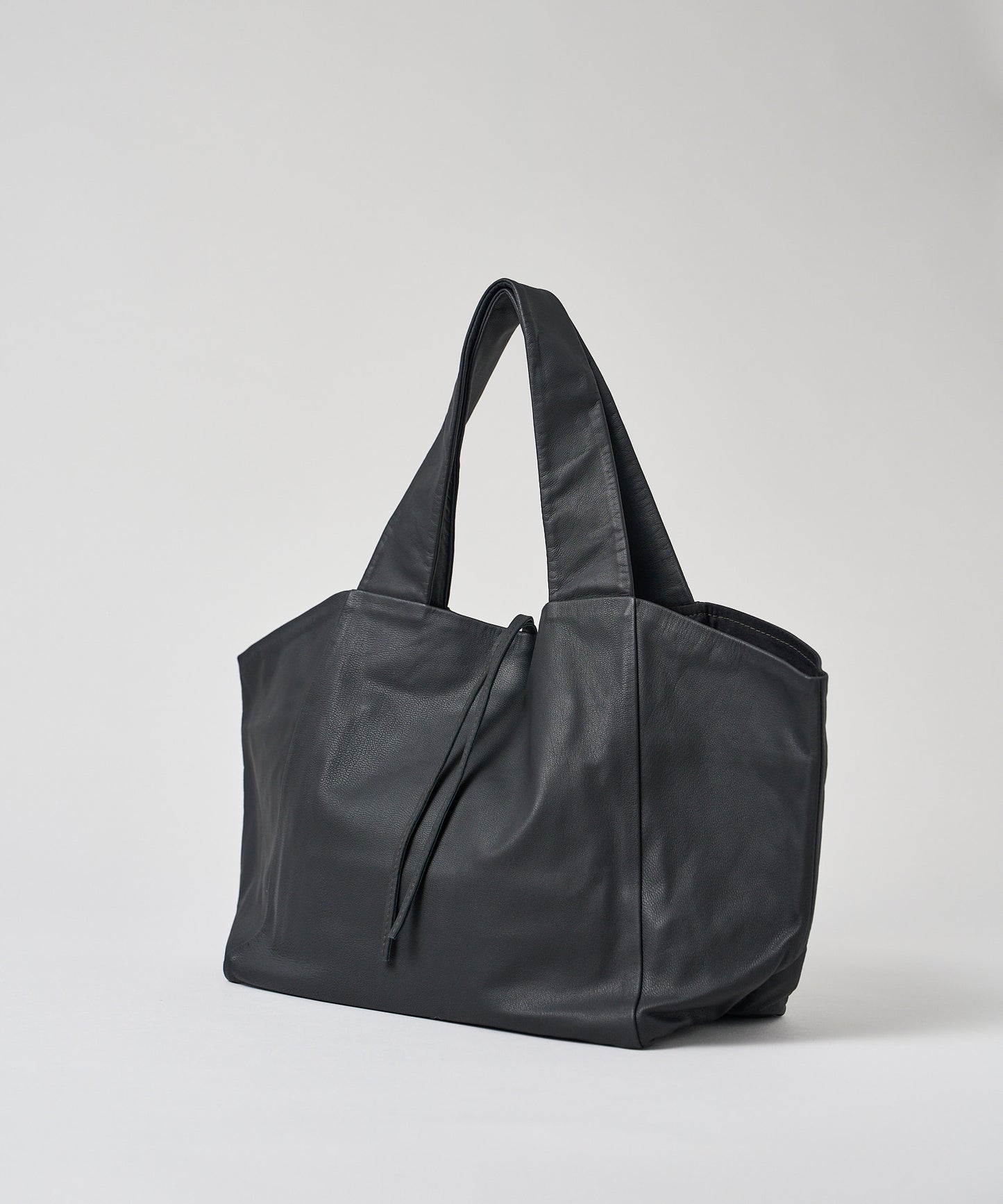 #11 / Dachs tote bag M (black) / goatskin "BARE"