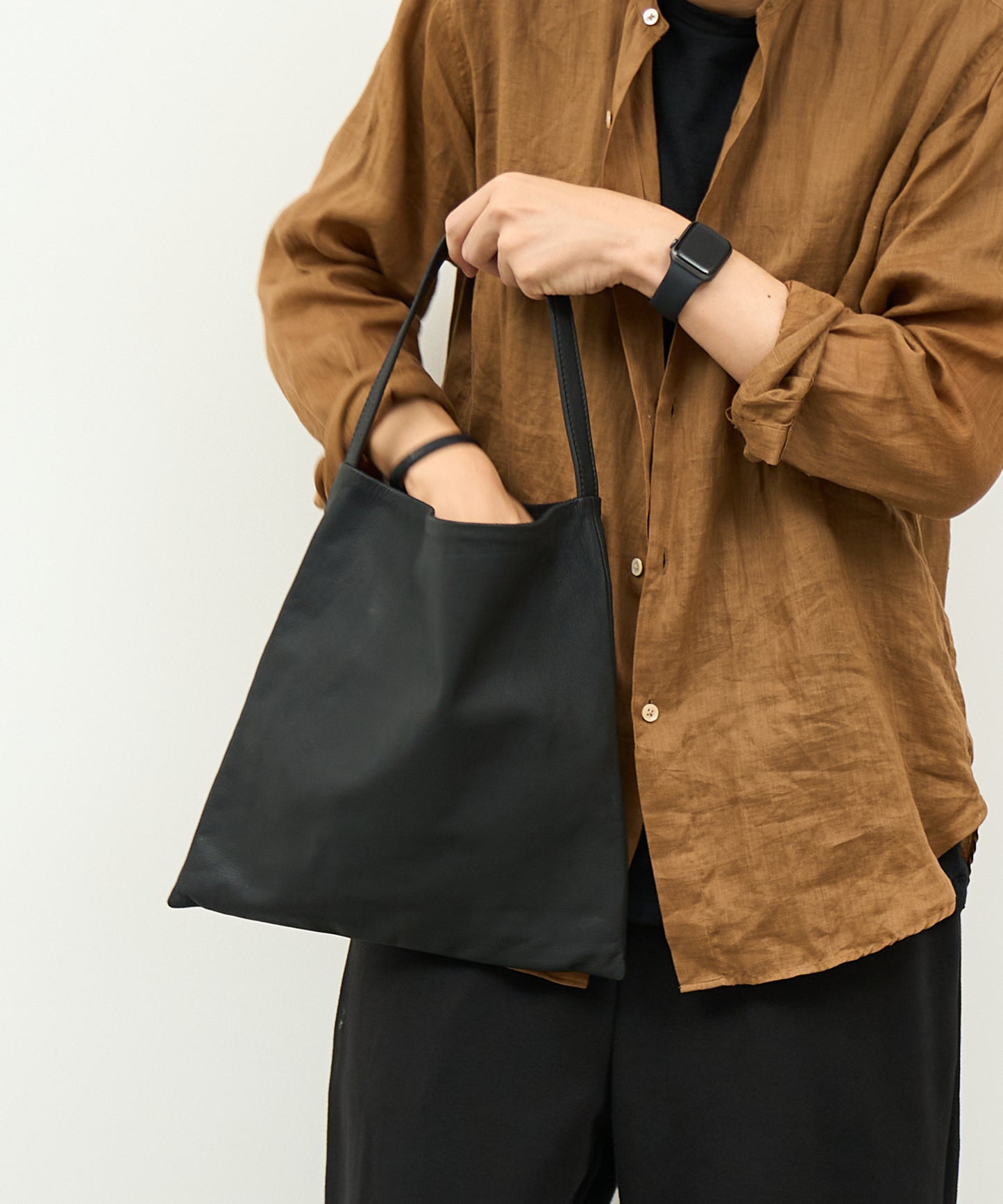 #11 / Basic square M (black) / goatskin "BARE"