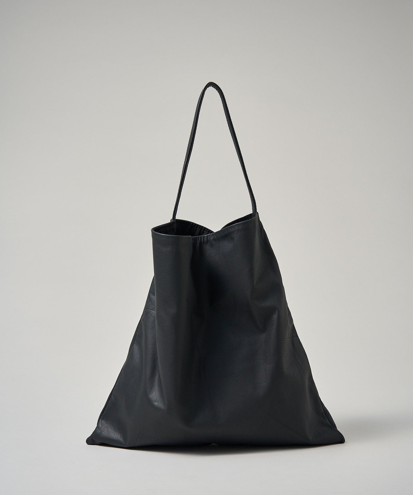 #11 / Basic square L (black) / goatskin "BARE"