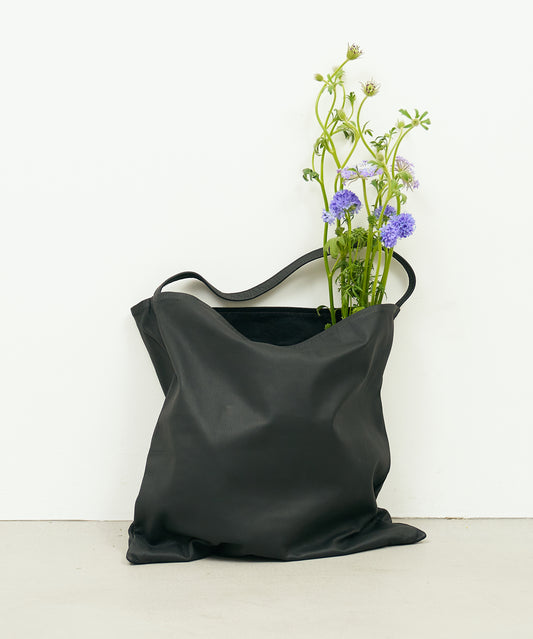 Basic square L - Black / goatskin Bare