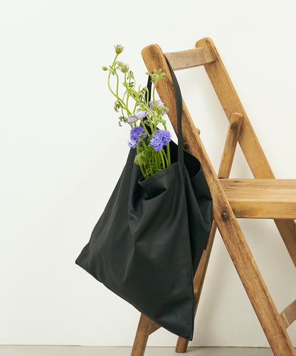 Basic square L - Black / goatskin Bare