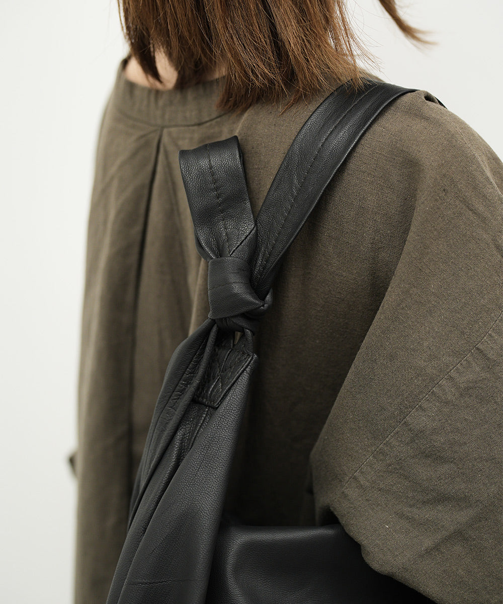 #11/ 圆形单肩包（黑色）/ 山羊皮“BARE”