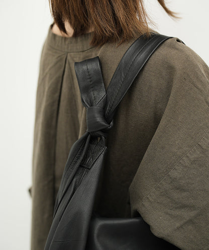 #11/ 圆形单肩包（黑色）/ 山羊皮“BARE”