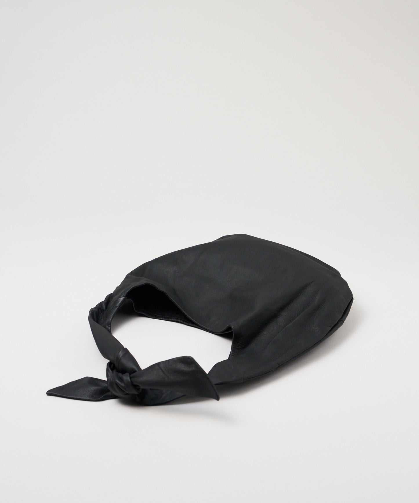 #11/ 圆肩分离（黑色）/ 山羊皮“BARE” 