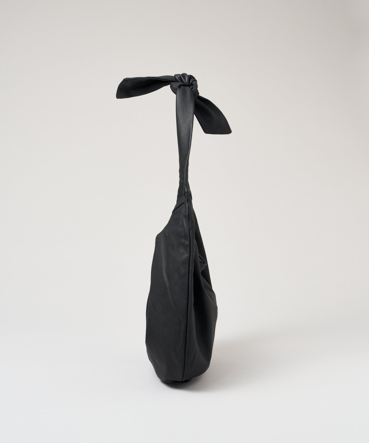 #11/ 圆肩分离（黑色）/ 山羊皮“BARE” 