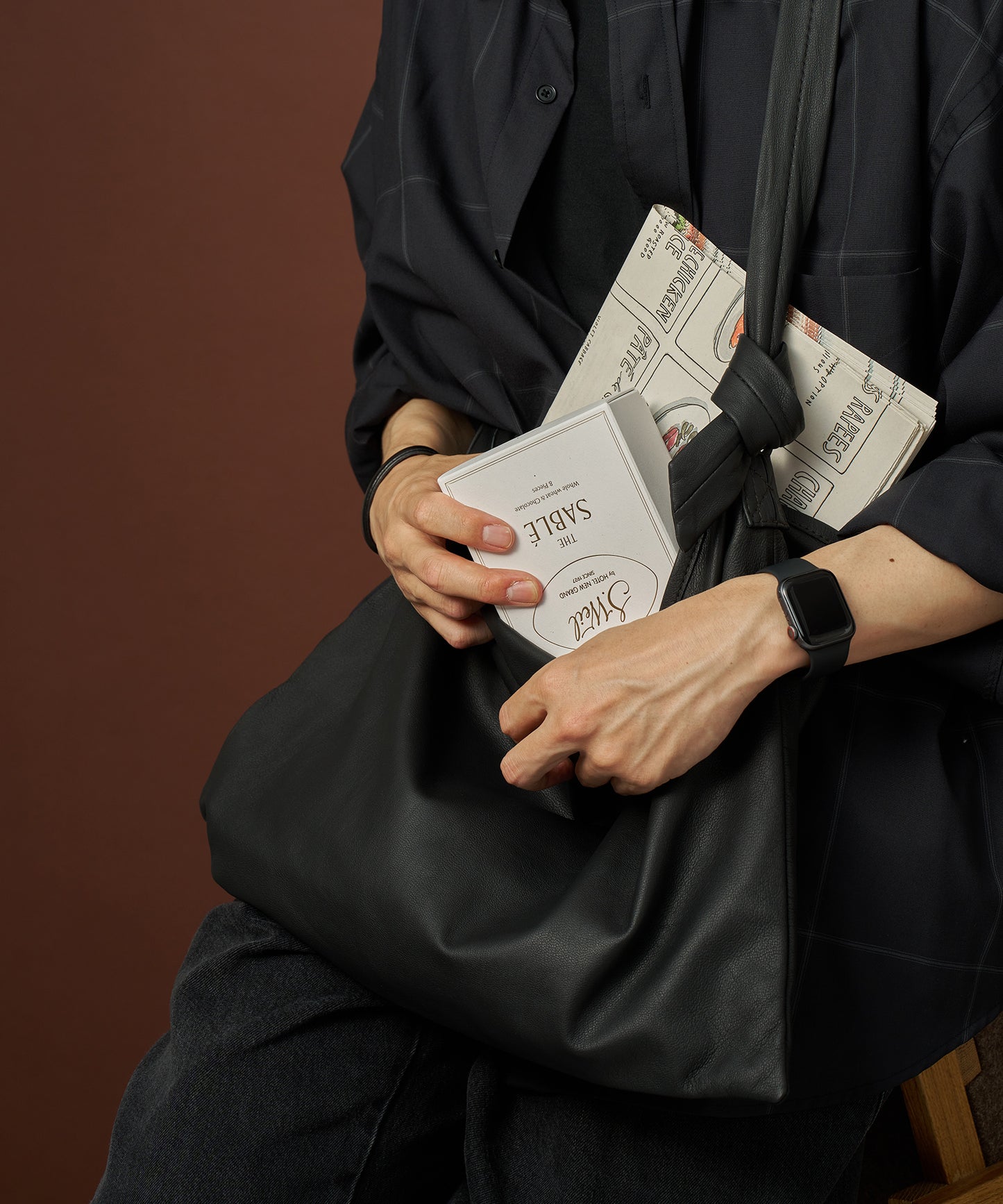 Zip square shoulder bag M - Black / goatskin Bare