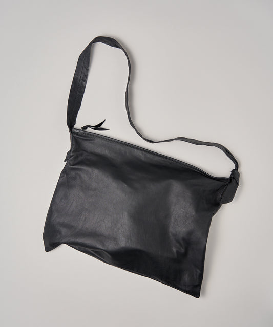 Bolso de hombro cuadrado M (negro) / piel de cabra "BARE" 