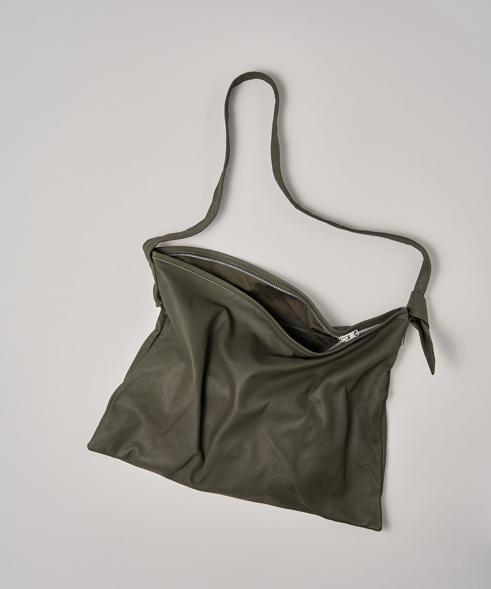 10%off , LIMITED 5/6＞Square shoulder bag /top-zipper（olive 