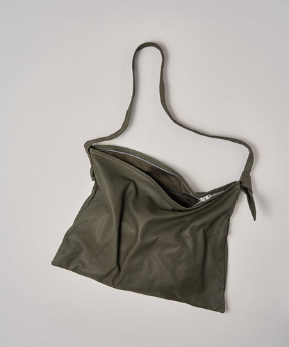 Square shoulder bag /top-zipper（olive） / goatskin "BARE"