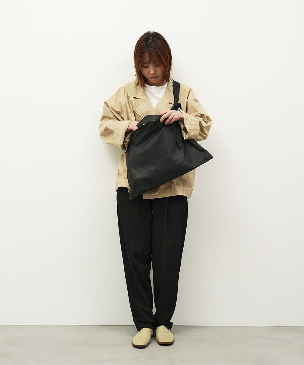 Square shoulder bag / goatskin 