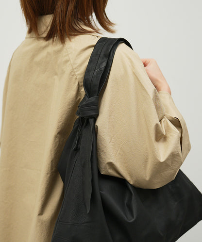 Square shoulder bag / goatskin "BARE"