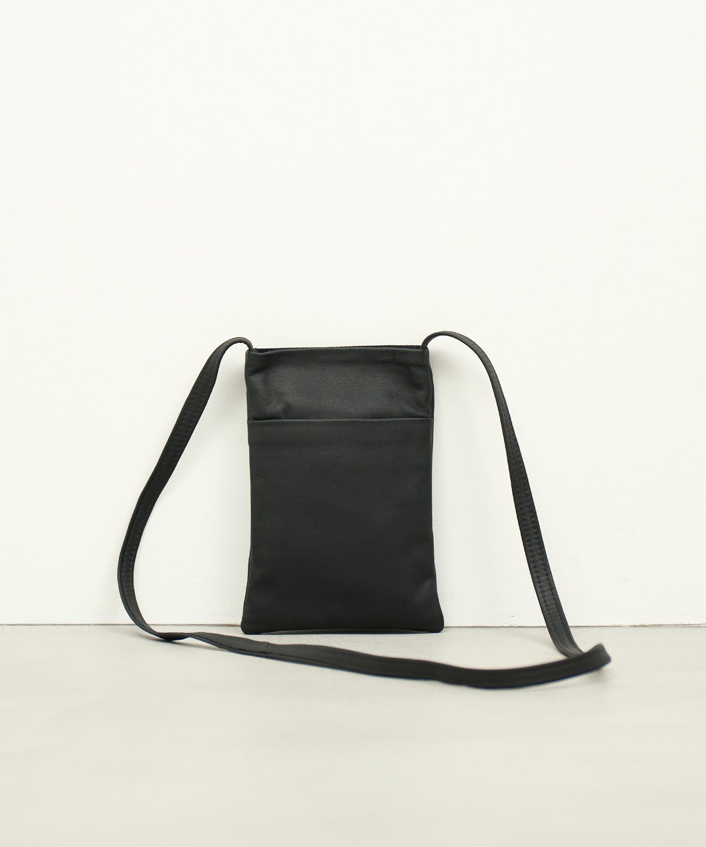 #11b / Mobile shoulder bag (black) / goatskin "BARE"