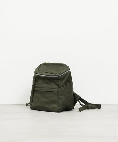 Box backpack（olive）/ goatskin "BARE"