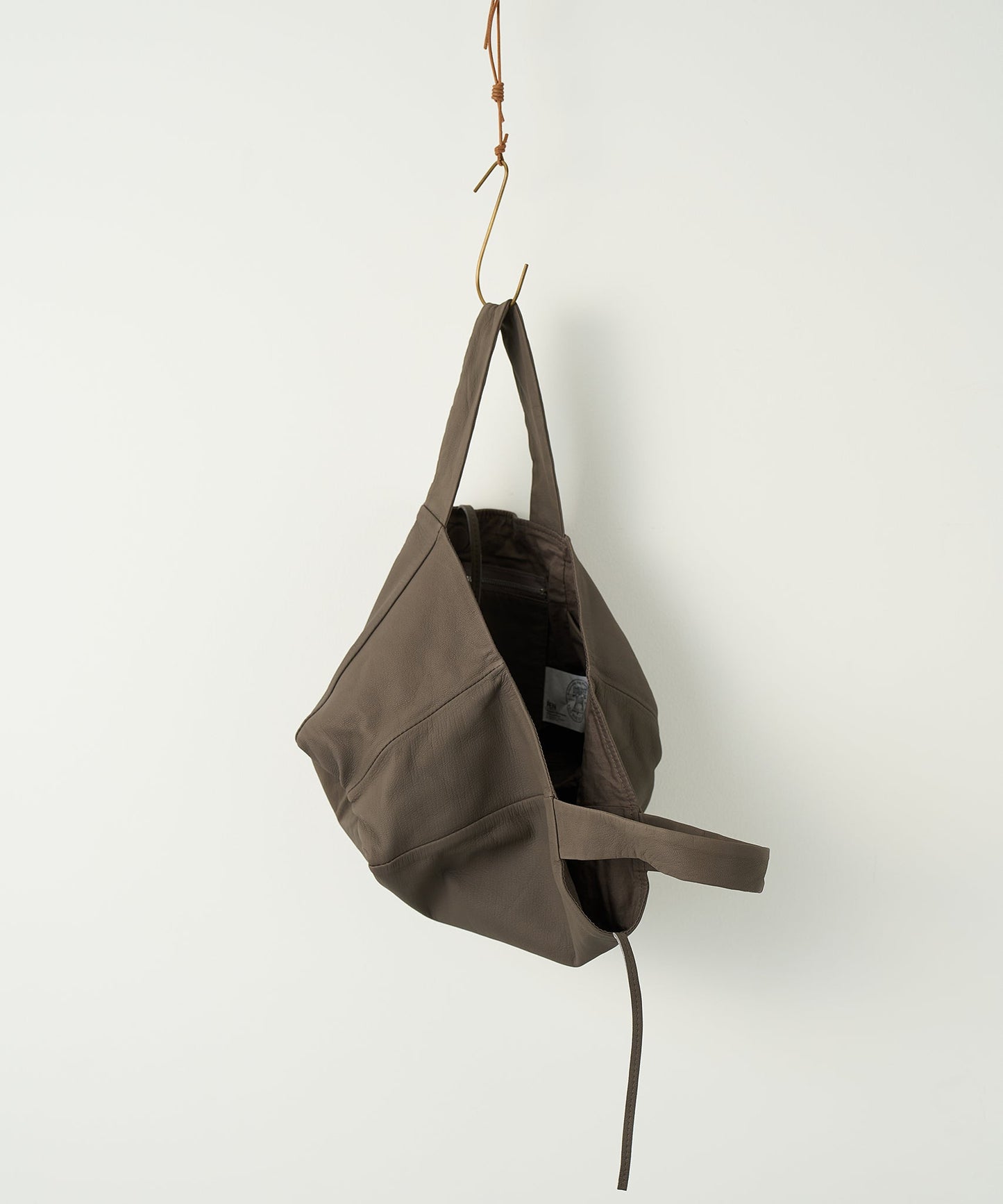 #11b / Dachs tote bag S (greige) / goatskin "BARE"