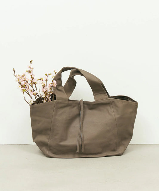 Dachs tote bag M (greige) / goatskin "BARE"