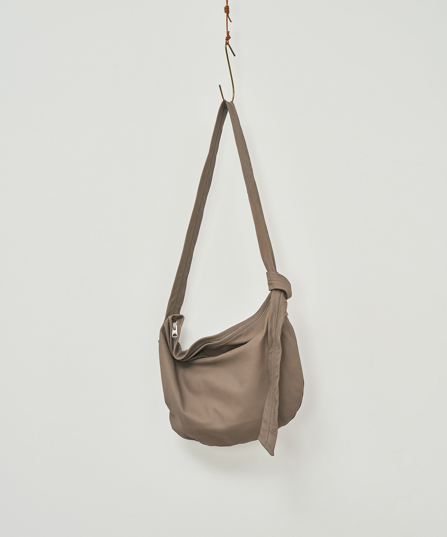 etsu　REN TOKYO JAPAN 牛革 ワンショルダーバッグ REN / Tokyo 】Stylish Goat Leather Bag - Adjustable Shoulder Strap