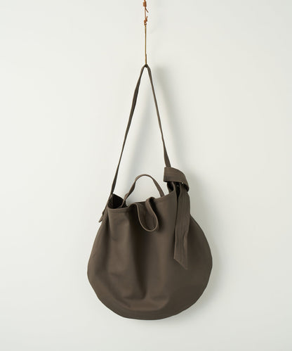 #11b / Circle shoulder bag (greige) / goatskin "BARE"