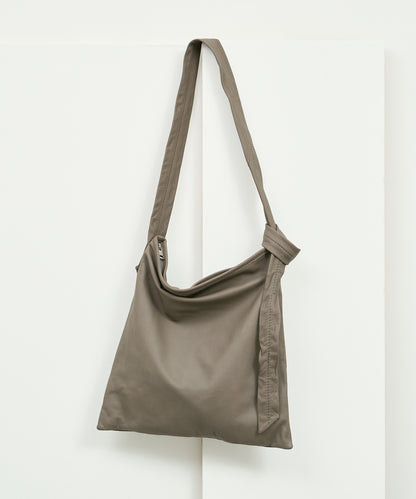 Zip square shoulder bag S - Greige / goatskin Bare