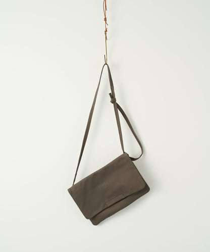 #11b / Clutch shoulder bag (greige) / goatskin "BARE"