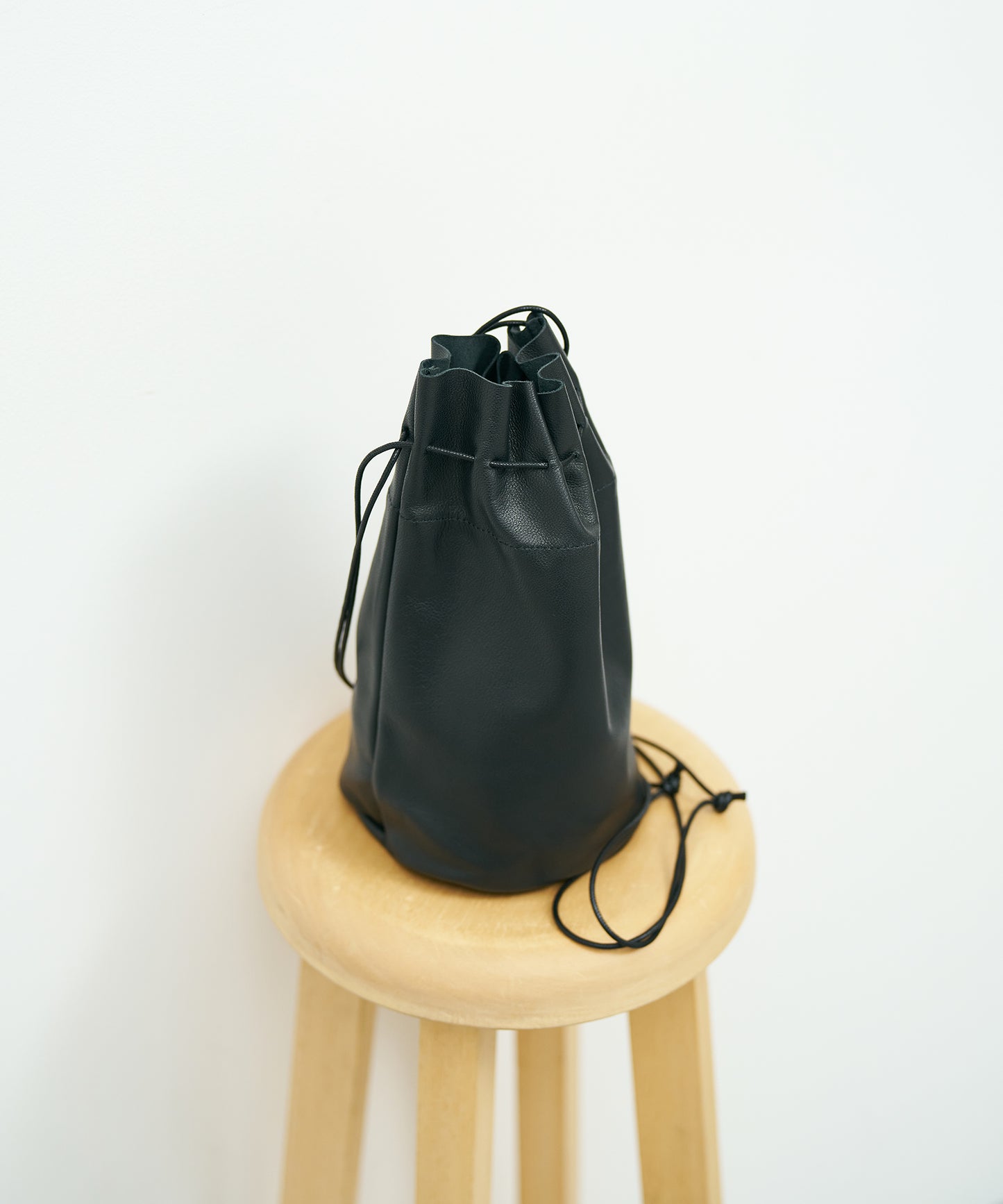 Canister bottle / goatskin Still