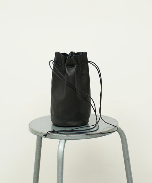 REN / Tokyo 】Lightweight and simple drawstring leather bag. – REN